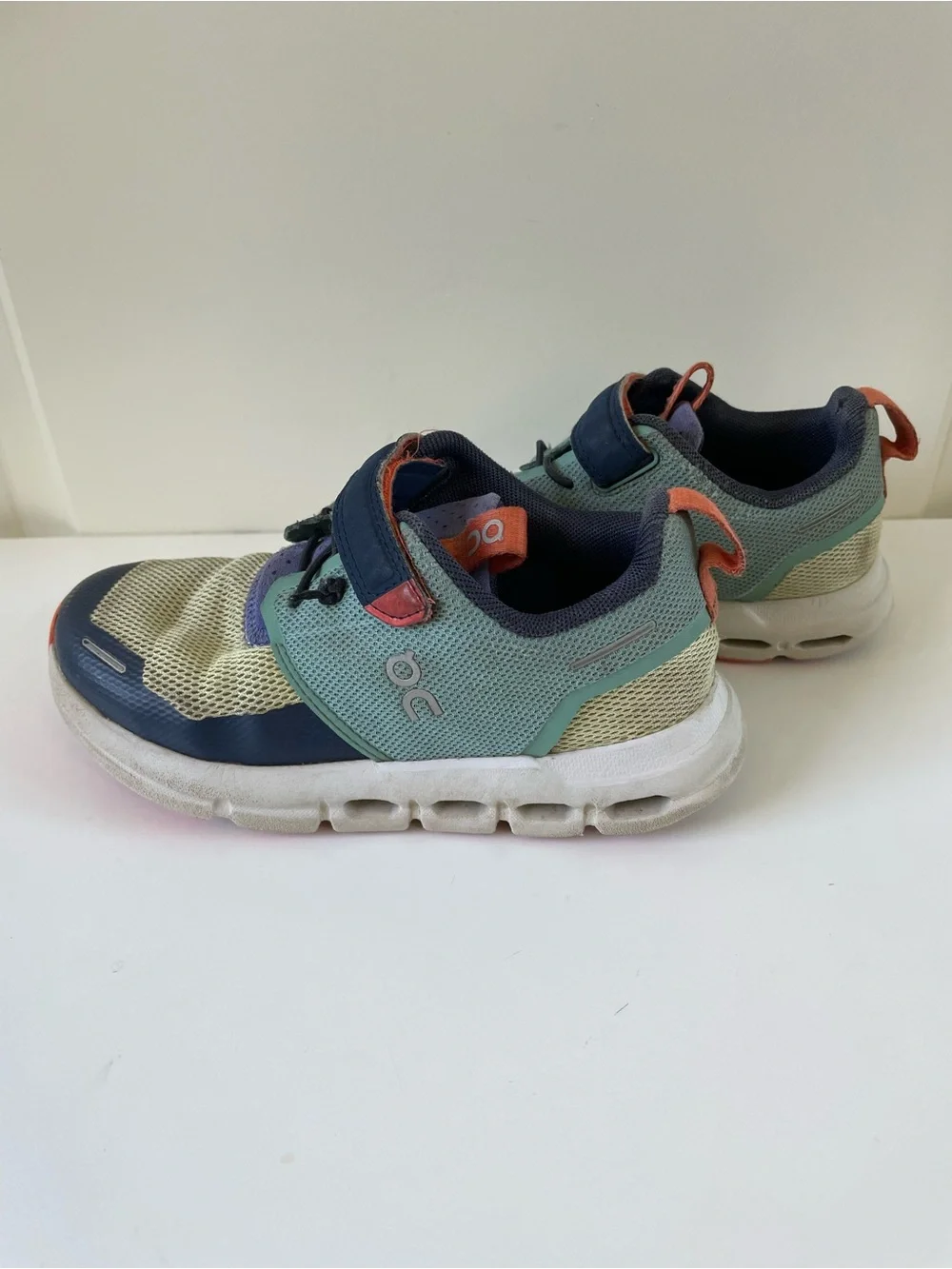 Kids On Cloud Play Running Shoes in Mint, Navy & Coral, kids size 11.5